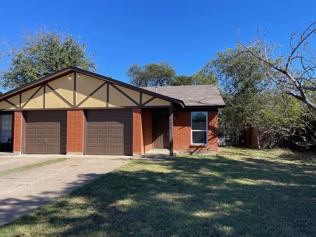 1904 Starling Ct in Cleburne, TX - Building Photo - Building Photo