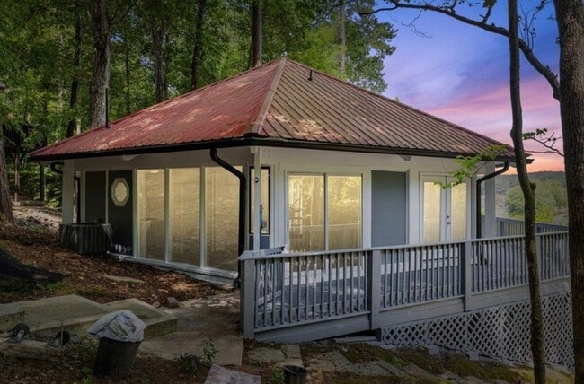property at 801 Hilltop Cir