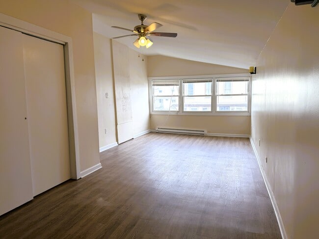 301 S Robinson Ave in Pen Argyl, PA - Foto de edificio - Building Photo