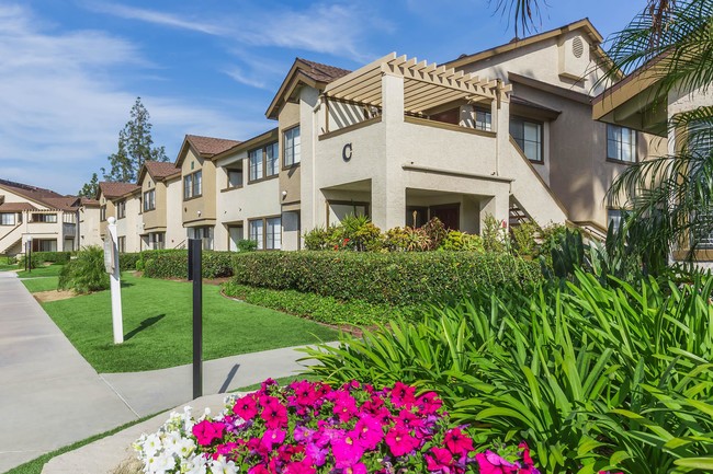 Sage Park Senior Apartment Homes in Anaheim, CA - Foto de edificio - Building Photo