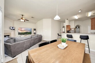 1922 Makenna Ln in Houston, TX - Building Photo - Building Photo