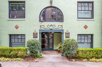 Villa Florence in Portland, OR - Foto de edificio - Building Photo