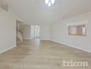 2043 Big Cypress Ln in Locust Grove, GA - Foto de edificio - Building Photo