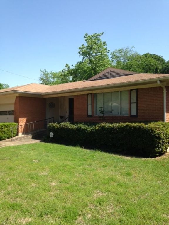 2346 Hillsboro Ave in Dallas, TX - Building Photo - Building Photo