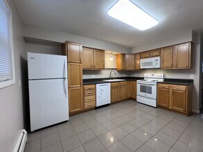 24306 W McGillen Ave, Unit Apt 4 in Mattawan, MI - Building Photo - Building Photo