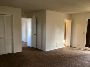 836 W Newgrove St in Lancaster, CA - Building Photo - Building Photo