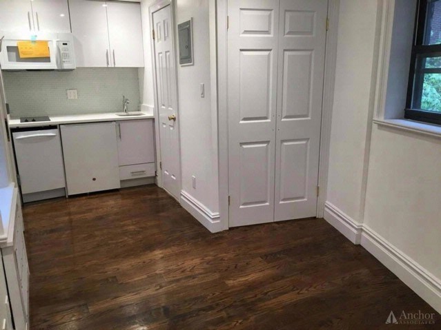 226 W 13th St-Unit -2R in New York, NY - Building Photo - Building Photo