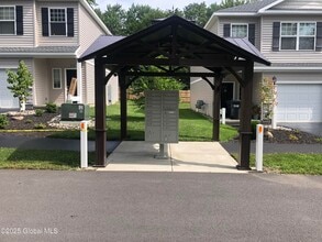 2001 Rdg Mnr Ct in Niskayuna, NY - Building Photo - Building Photo
