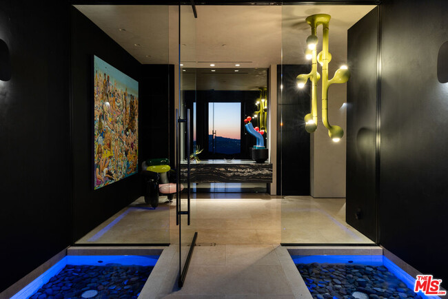 1616 Blue Jay Way in Los Angeles, CA - Building Photo - Building Photo