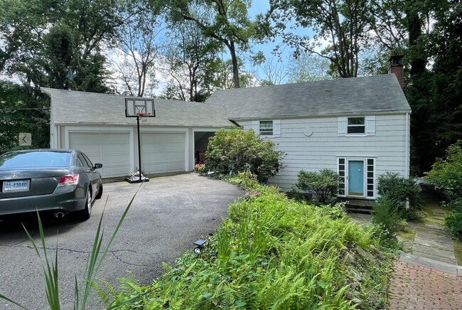 5 Little Brook Rd in Norwalk, CT - Building Photo - Building Photo