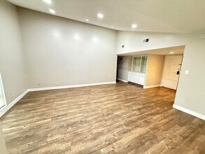 7009 Ranch House Rd in Bakersfield, CA - Foto de edificio - Building Photo