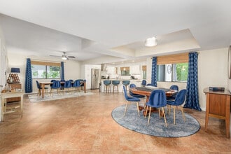 15020 N 7th Dr in Phoenix, AZ - Foto de edificio - Building Photo