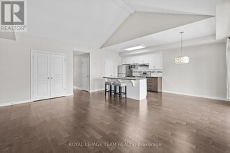 1065 Beryl Private in Ottawa, ON - Building Photo - Building Photo