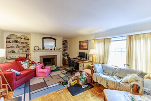 312 Washington St, Unit 5-4 in Wellesley, MA - Building Photo