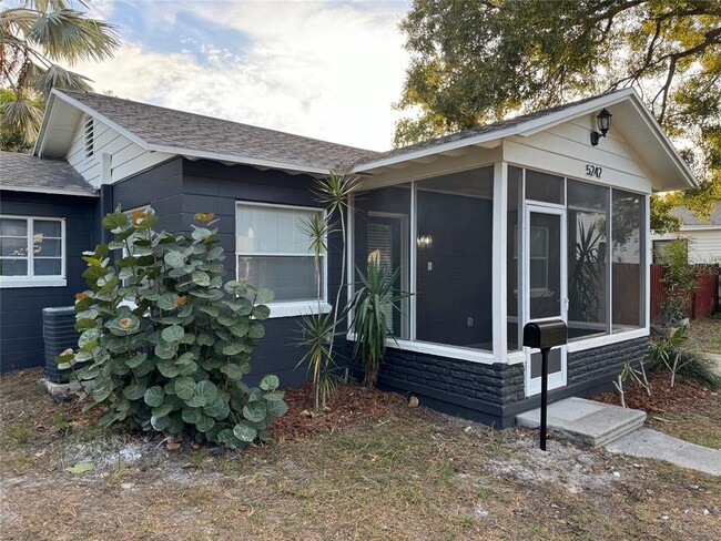 5242 7th Ave N in St. Petersburg, FL - Building Photo - Building Photo