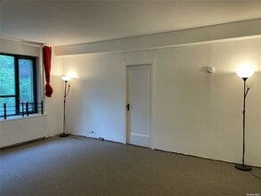 1950 E Tremont Ave-Unit -3E in Bronx, NY - Building Photo - Building Photo