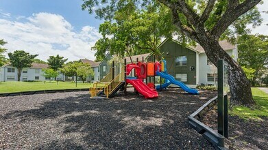 Advenir at San Tropez in Pembroke Pines, FL - Foto de edificio - Building Photo