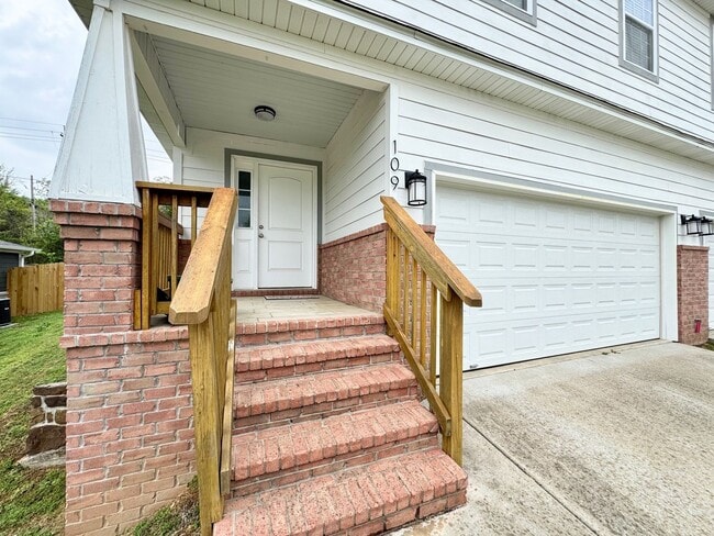 109 S Pinyon Point in Fayetteville, AR - Building Photo - Building Photo