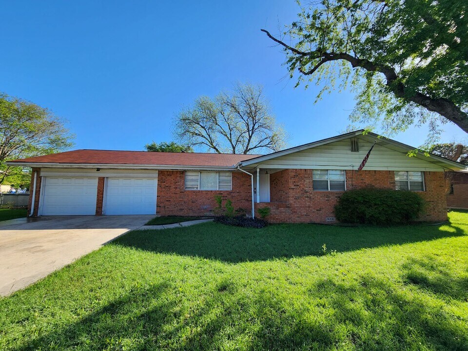 273 Meadow Ave in New Braunfels, TX - Building Photo