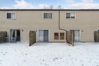 Heather Lane Townhomes in Alma, MI - Building Photo - Building Photo