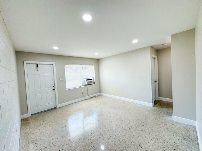 2506 Ave F in Fort Pierce, FL - Building Photo - Building Photo