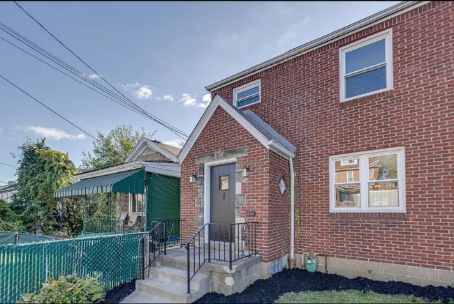 352-352 W 12th Ave
