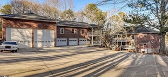 Room in Apartment on Little Mill Rd in Gainesville, GA - Building Photo