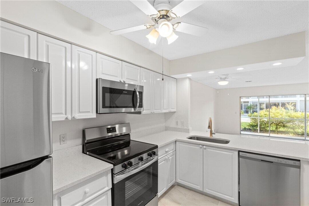 25500 Cockleshell Dr in Bonita Springs, FL - Building Photo