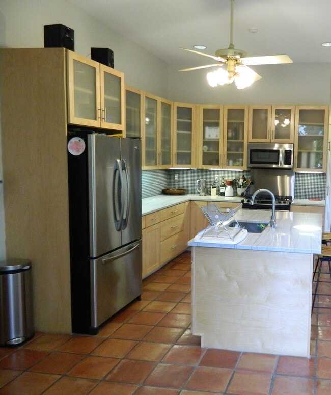 6021 Coliseum St in New Orleans, LA - Foto de edificio - Building Photo