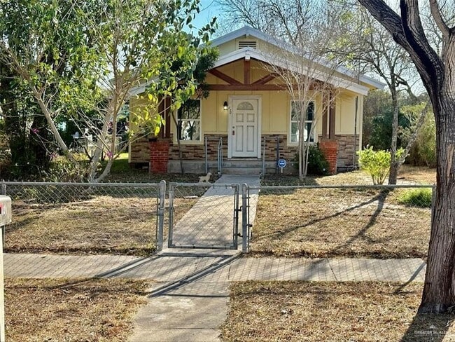 property at 830 S Missouri Ave