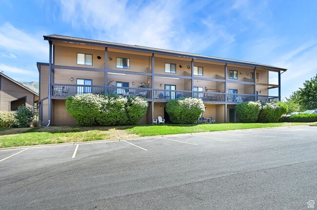 3615 N Wolf Ldg Dr in Eden, UT - Building Photo - Building Photo