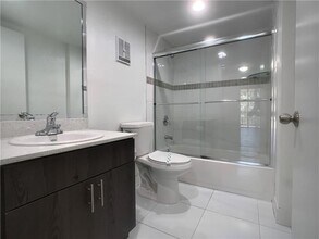 19455 NE 10th Ave, Unit 3-207 in Miami, FL - Building Photo - Building Photo