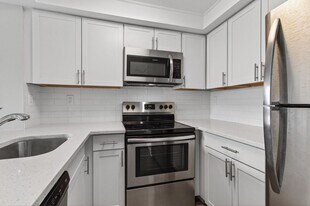 714 Executive Center Dr in West Palm Beach, FL - Building Photo