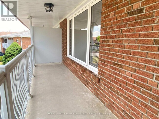 35 Raymond Rd in Vaughan, ON - Building Photo - Building Photo