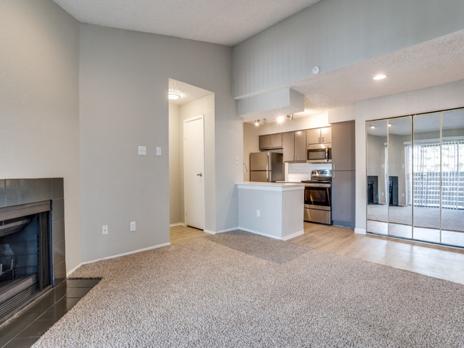 Hudson Apartments in Arlington, TX - Building Photo - Building Photo