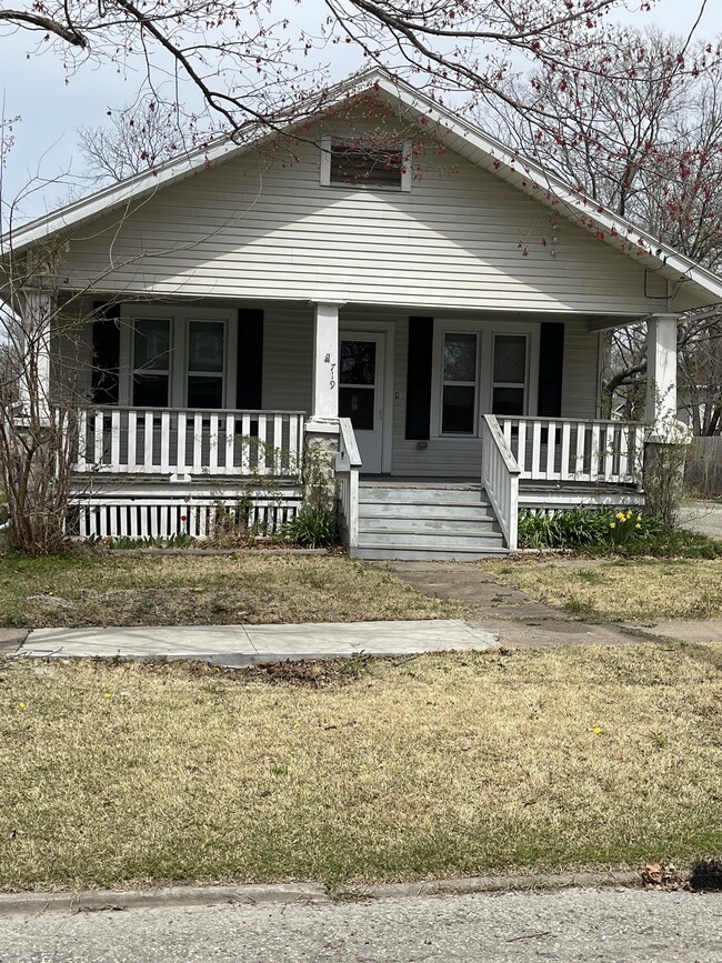 property at 719 W 6th St