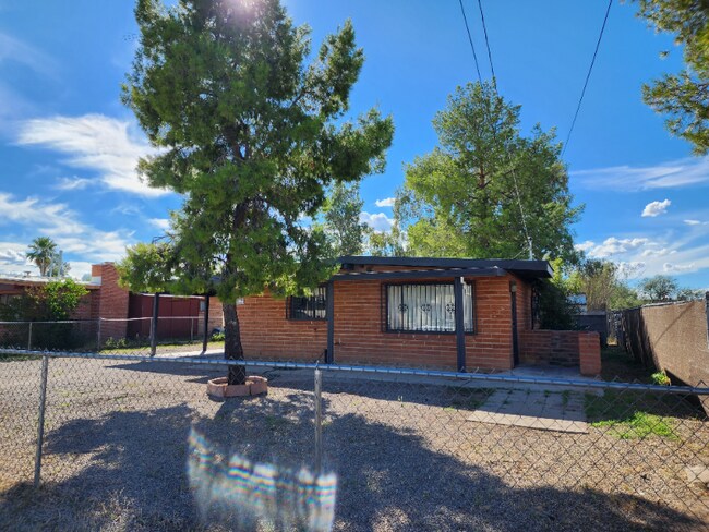 1635 N Arcadia Ave in Tucson, AZ - Foto de edificio - Building Photo