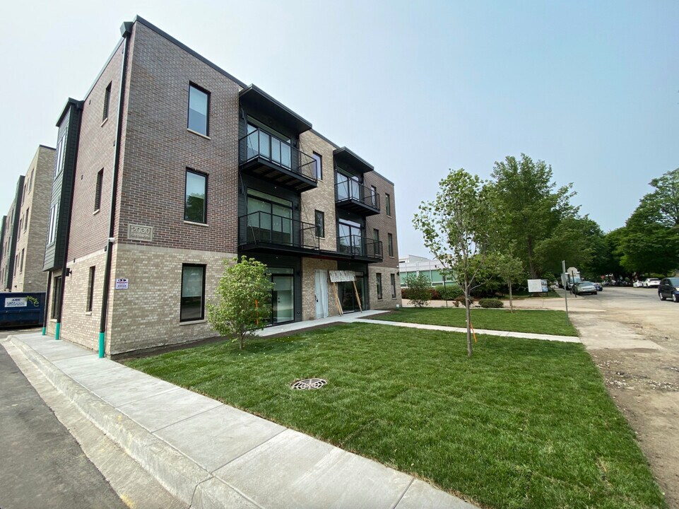 2030 Greenwood St in Evanston, IL - Building Photo