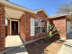 11146 Escandon Dr in Laredo, TX - Building Photo - Building Photo