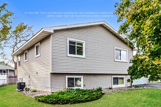 8157 James Ave N in Minneapolis, MN - Foto de edificio - Building Photo