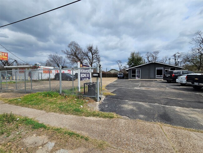 property at 2116 Lockwood Dr