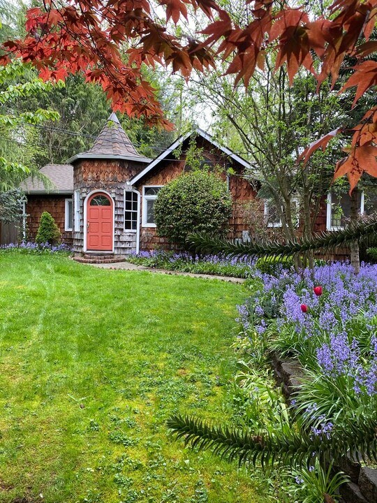 8422 NE 141st St in Kirkland, WA - Building Photo