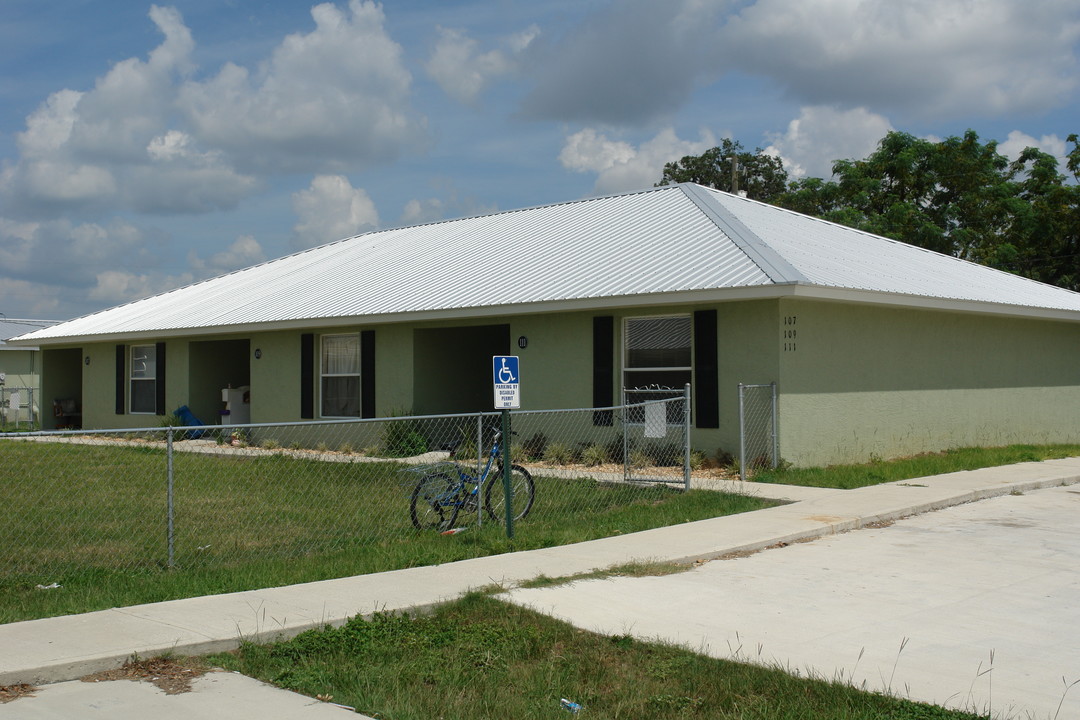 101-111 N Prospect Ave in Avon Park, FL - Building Photo