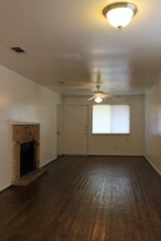 3619 Elliott St in Bryan, TX - Foto de edificio - Building Photo