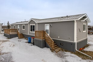 Parkland Village in Spruce Grove, AB - Building Photo