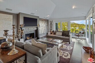 1612 Gilcrest Dr in Beverly Hills, CA - Building Photo - Building Photo