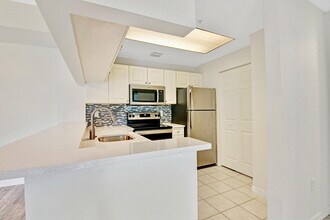 2801 Sarento Pl in Palm Beach Gardens, FL - Building Photo - Building Photo