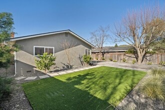 918 Las Pavadas Ave in San Rafael, CA - Building Photo - Building Photo