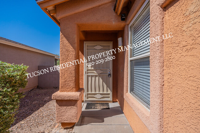 8742 S Desert Valley Way in Tucson, AZ - Foto de edificio - Building Photo