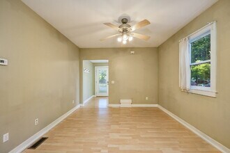 2327 Cole Ave SE in Minneapolis, MN - Building Photo - Building Photo